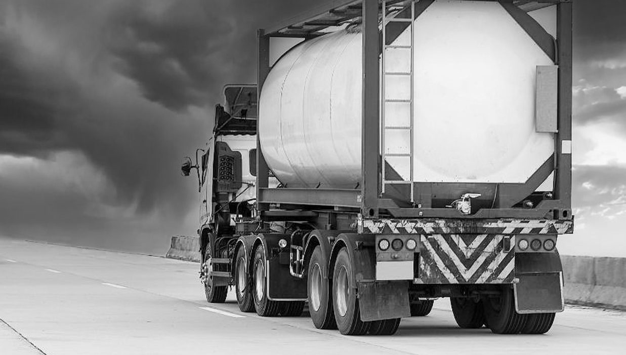 Proactive risk management in tank container transportation